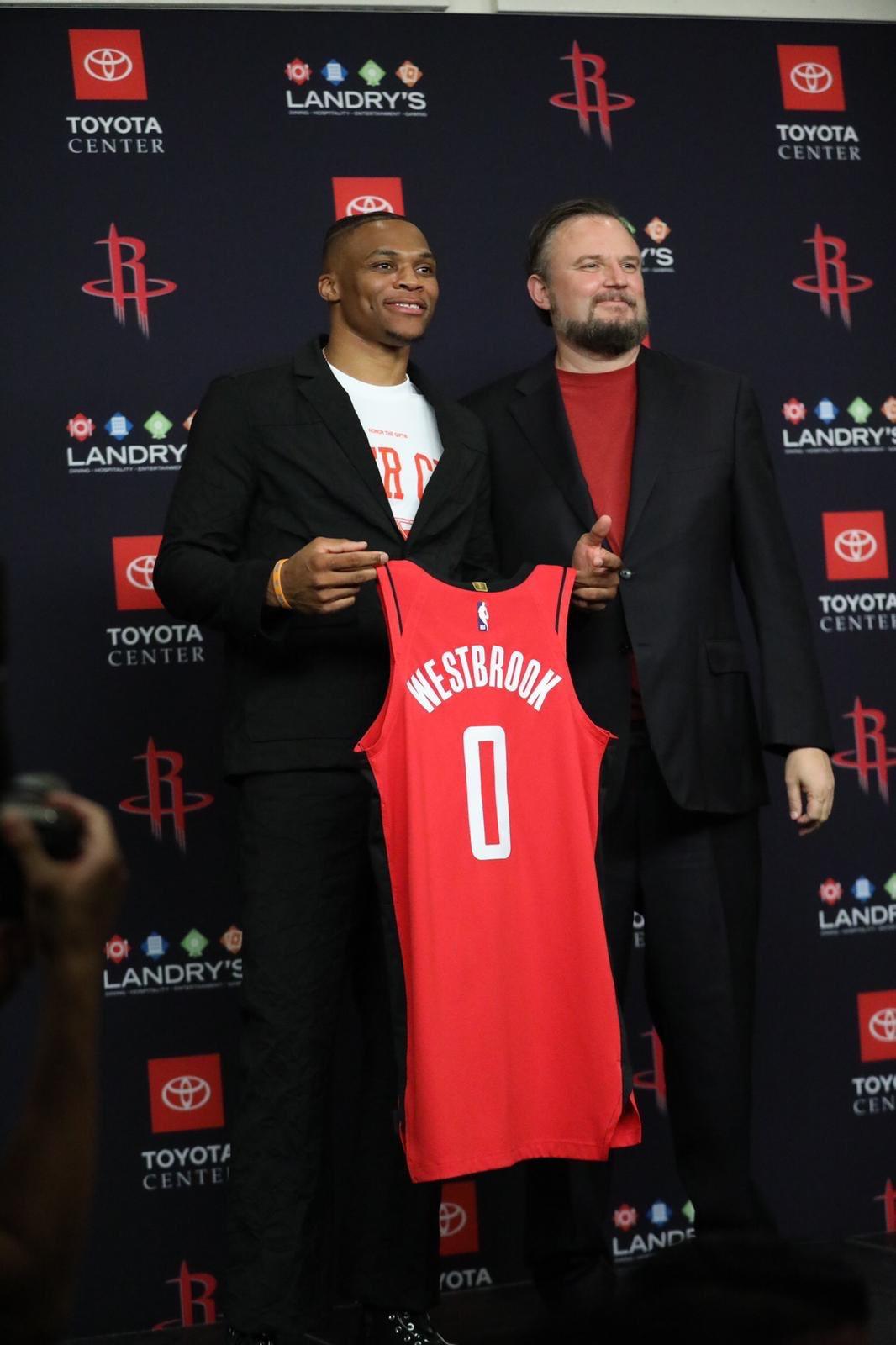 热刺125周年纪念：唯一赢得足总杯的业余队身披纯白球衣致敬历史