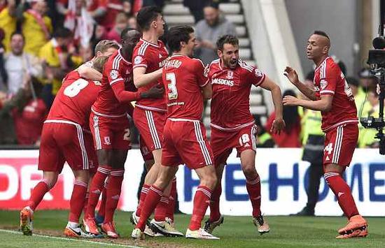 CBA-上海客场大胜青岛 古德温突破上篮