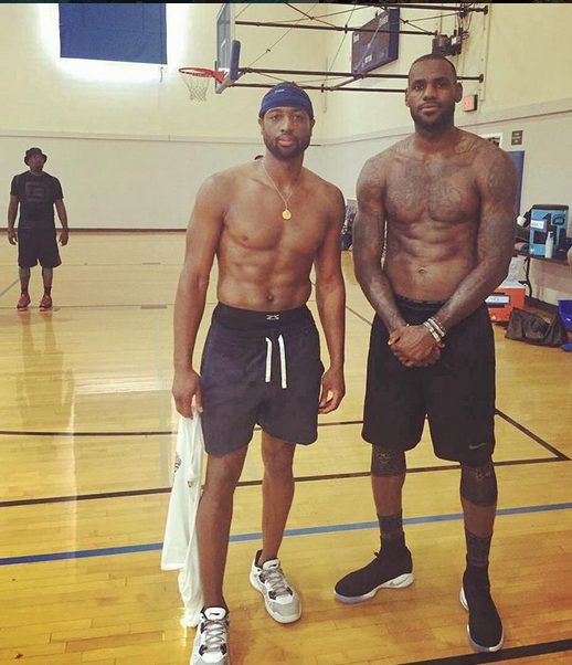 2025重庆马拉松鸣枪开跑