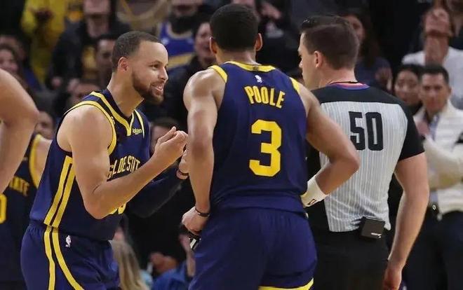 记者：德罗西取消去阿根廷看博卡vs河床的行程，或接手热那亚