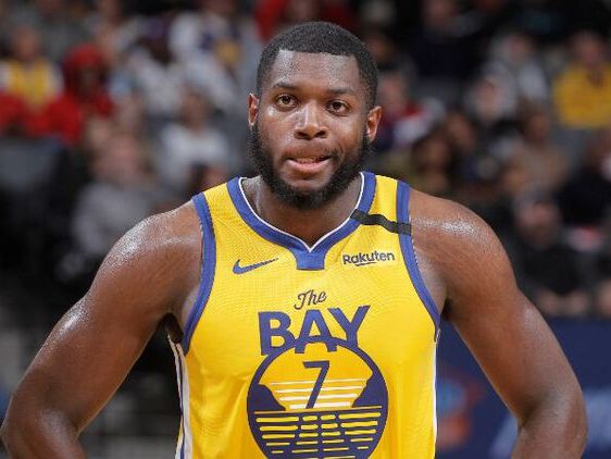 篮球勇士明星球员连续得分20+