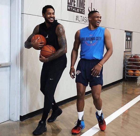 卡卡：对世界杯最美好的回忆是触碰奖杯；很期待新的赛制