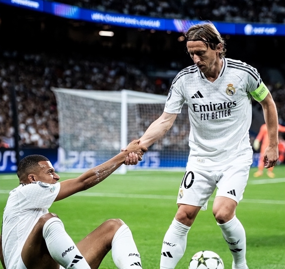 ＂意大利杯科内利亚诺遭遇挑战 朱婷只打两局15扣仅4中贡献5分