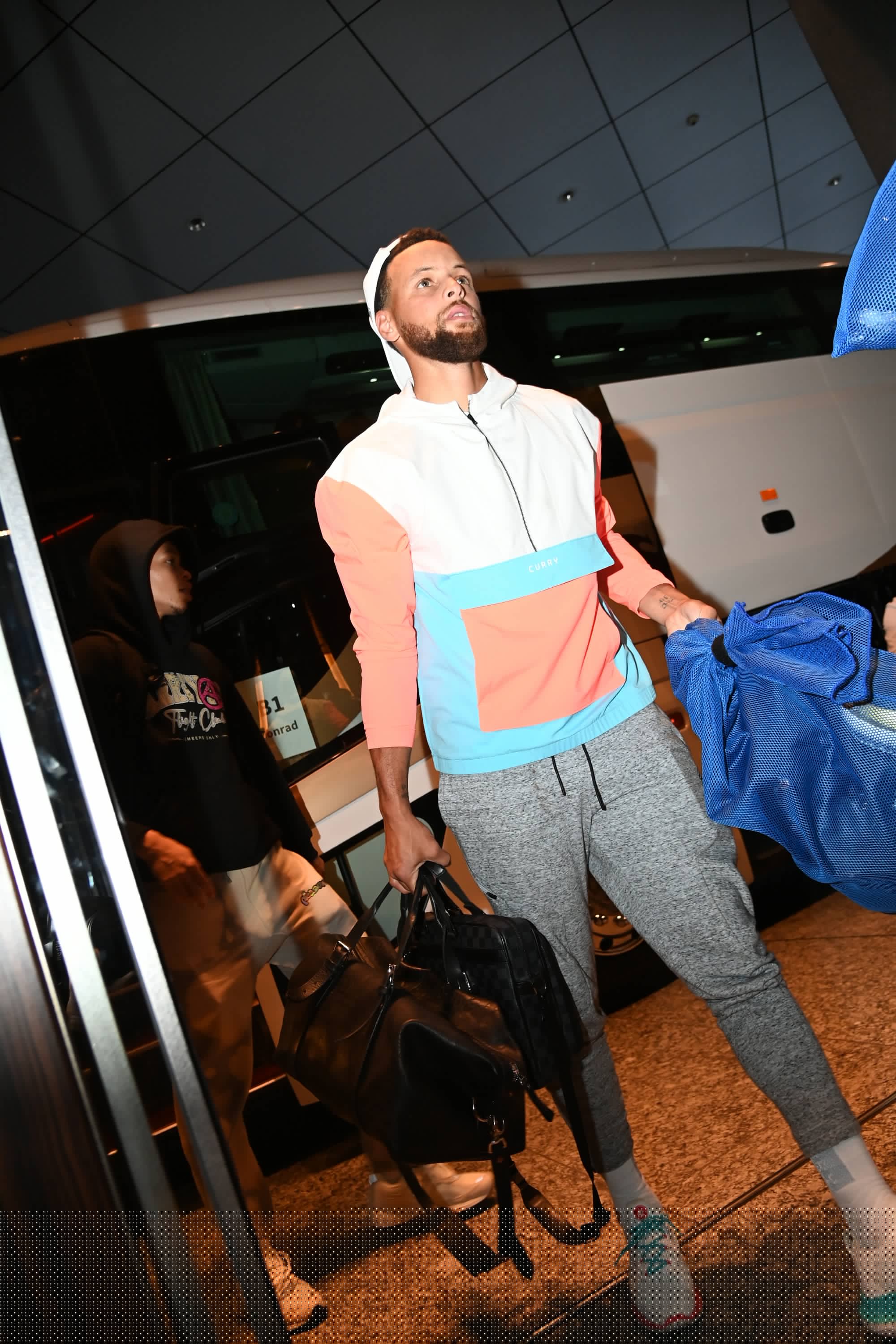 小卡的防守还是那么恐怖，连续抢断成功！